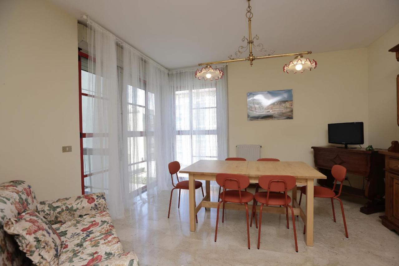 De Chi E De La Apartment Sestri Levante Bagian luar foto
